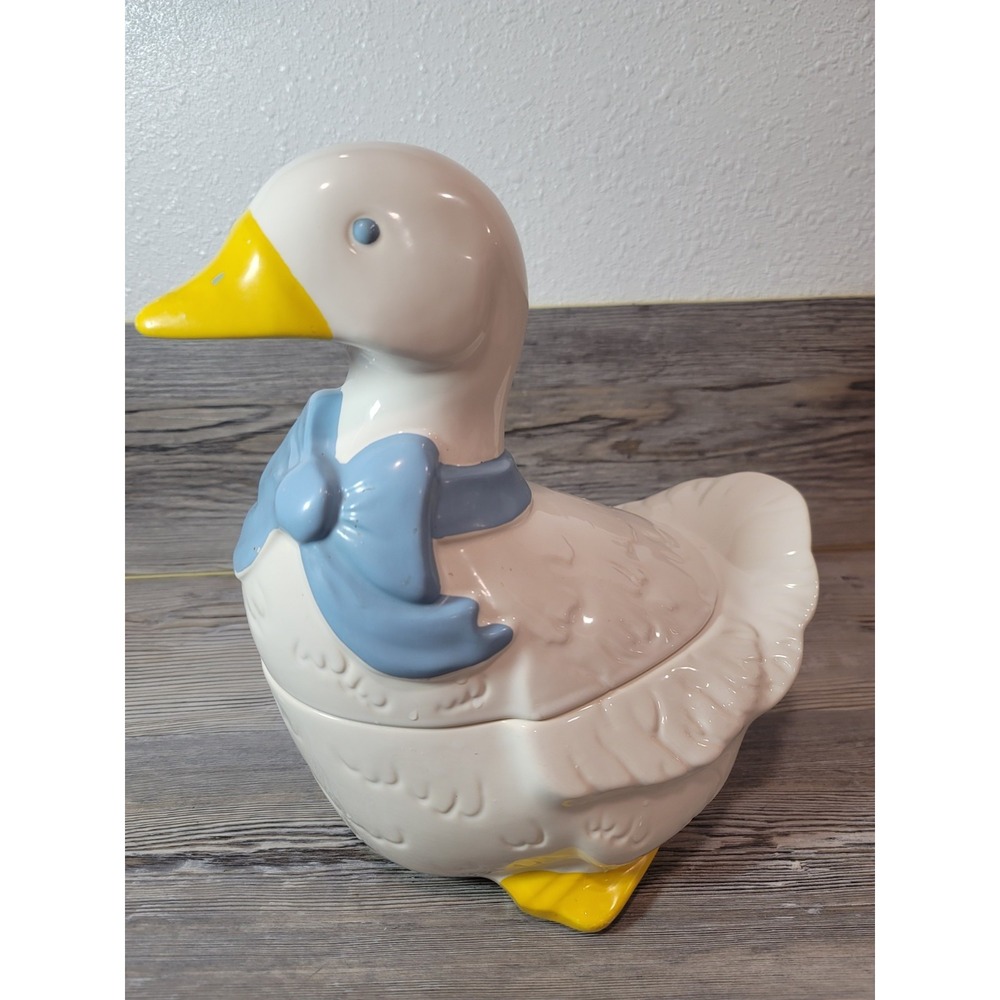 Vintage 1980's Ceramic Goose Cookie Jar 12.5 in tall 10.5in long chips